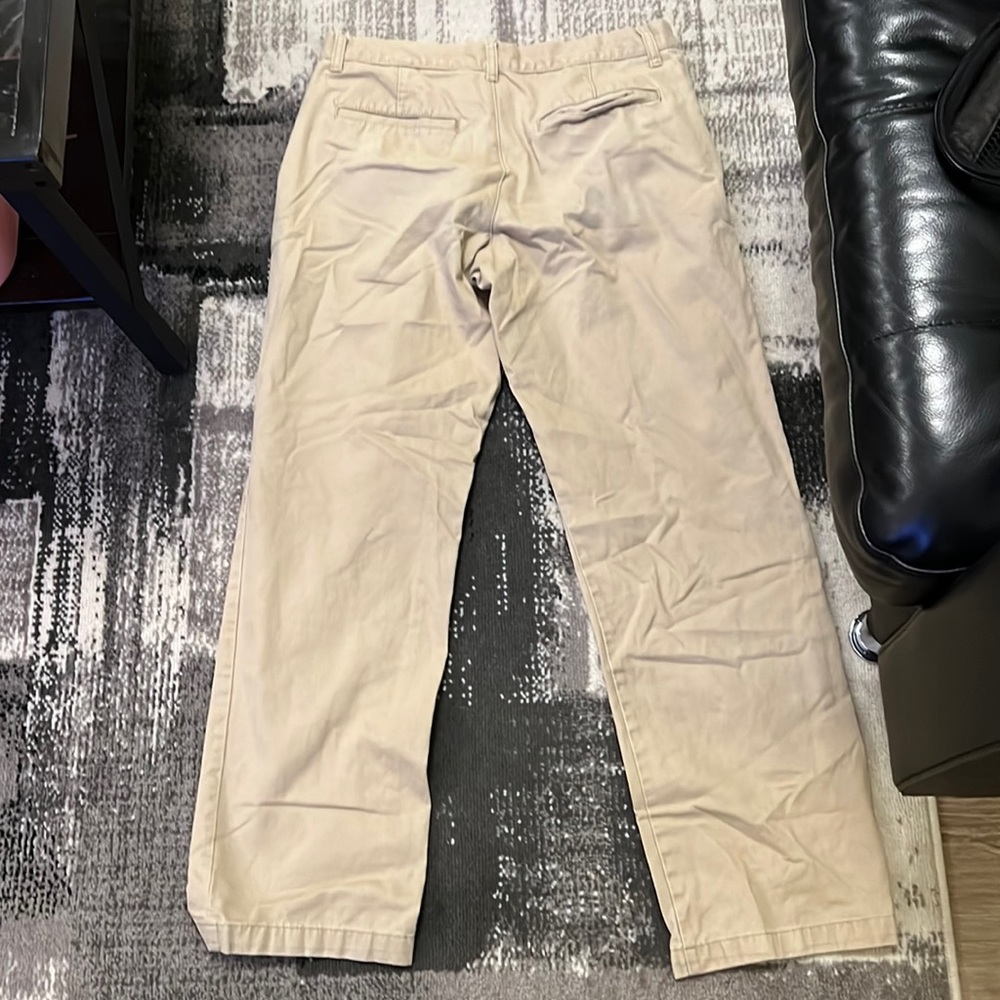 Classic Khaki Old Navy 31/32